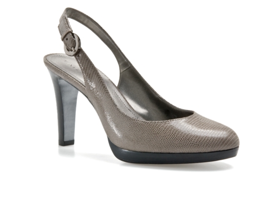 Tahari Carolyn Pump