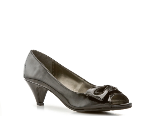 Kenneth Cole Reaction On the Avenue Pump