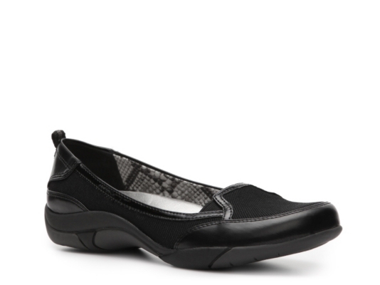 AK Anne Klein Universaz Flat
