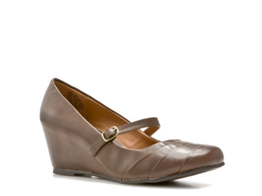 Kenneth Cole Reaction Make Way Wedge Pump