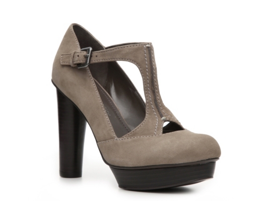 B. Makowsky Verona Pump