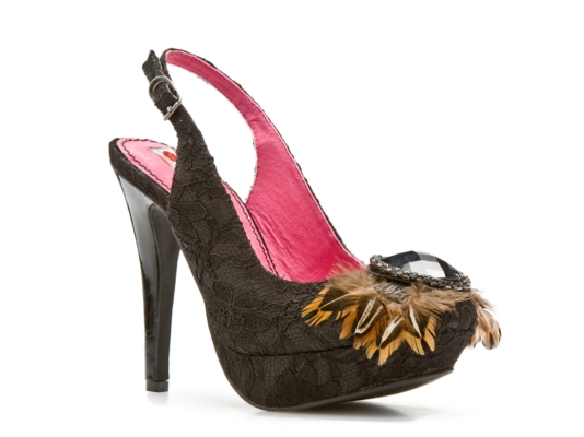 Two Lips Accent Pump