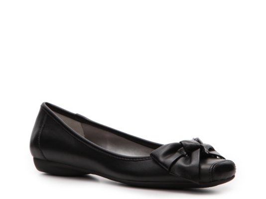 AK Anne Klein Iylia Flat