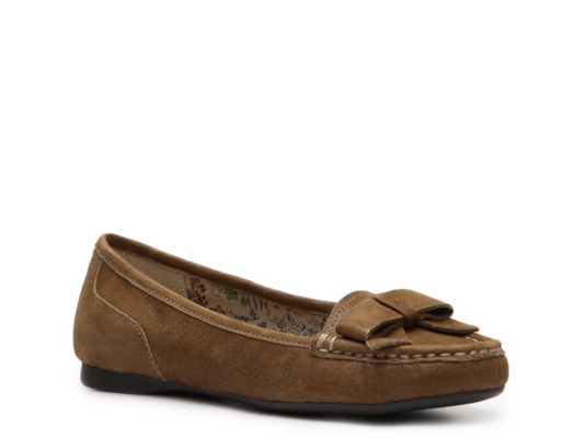AK Anne Klein Krantz Flat