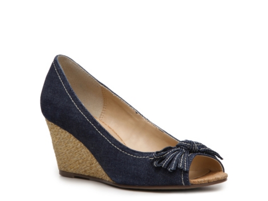 Unisa Astor Wedge Pump