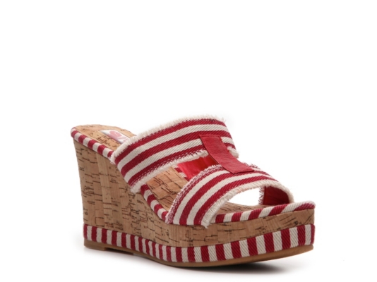 Two Lips Arrive Wedge Sandal