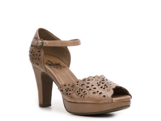Crown Vintage Violet Pump