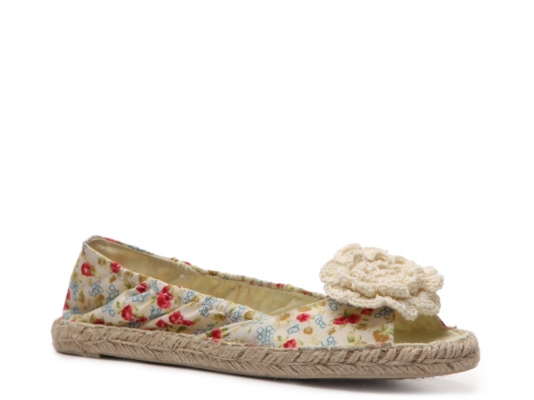 Mia Olivia Flat