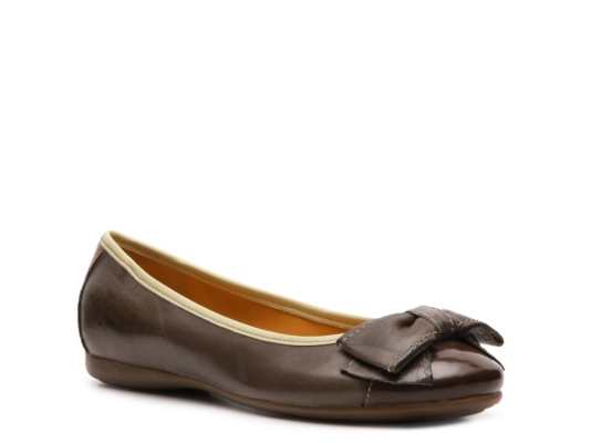 YKX & CO by Fantasy Flat