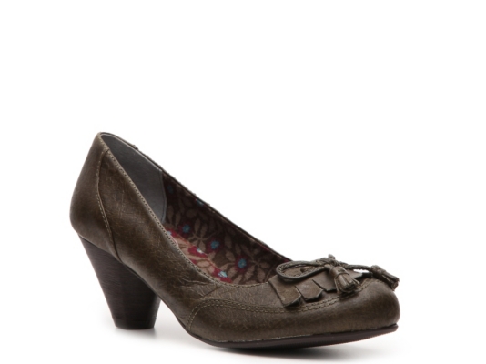 BC Footwear PomPom Pump