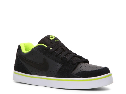 Nike Ruckus Low Sneaker