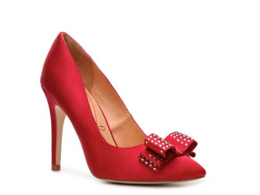 Pour La Victoire Floral Pump