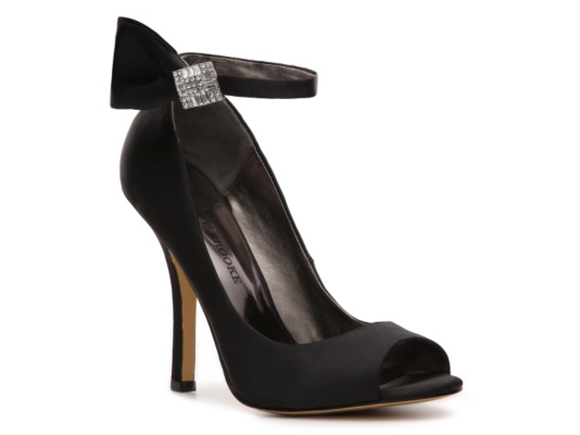 Audrey Brooke Alani Pump