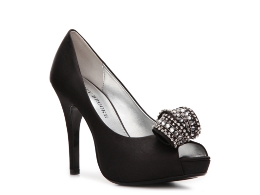Audrey Brooke Dawn Pump
