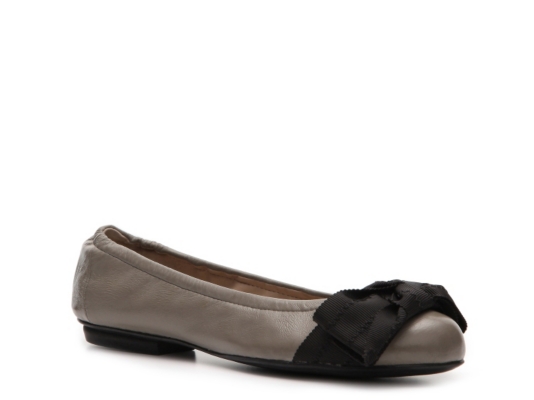 Tahari Venture Flat