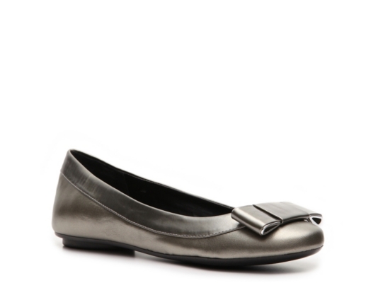 Ditto by VanEli Basque Flat
