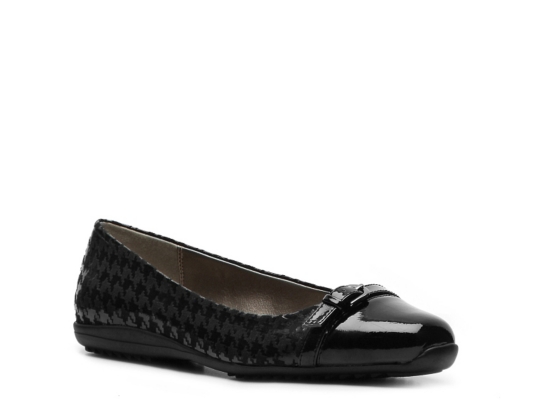 Kenneth Cole Reaction Wink Houndstooth Flat