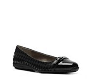 Kenneth Cole Reaction Wink Houndstooth Flat