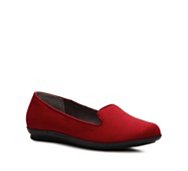 Cliffs by White Mountain Howl Suede Flat