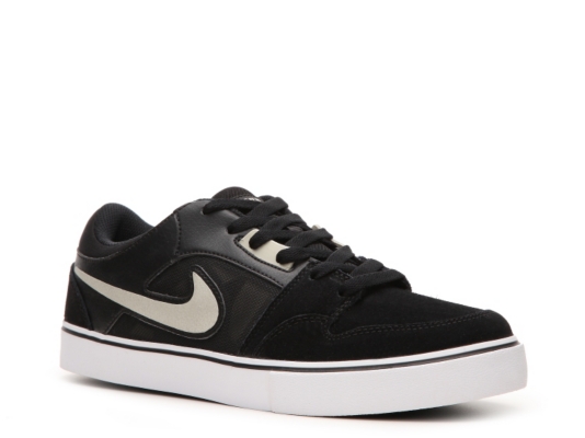 Nike Ruckus II Low Sneaker