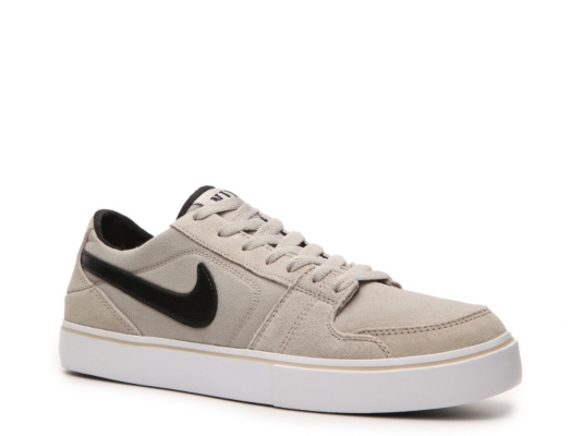 Nike Ruckus Low Sneaker