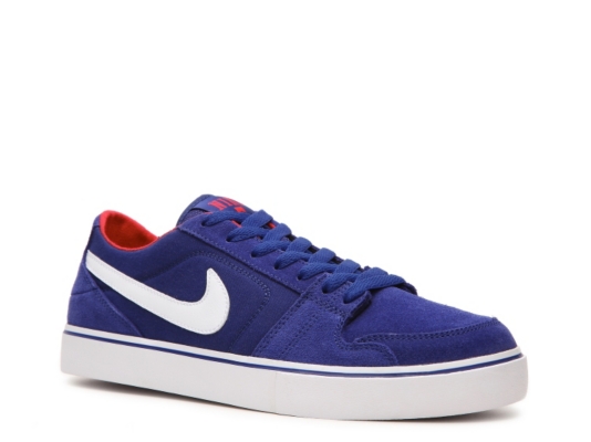 Nike Ruckus Low Sneaker