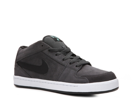 Nike Ruckus Mid Skate Sneaker