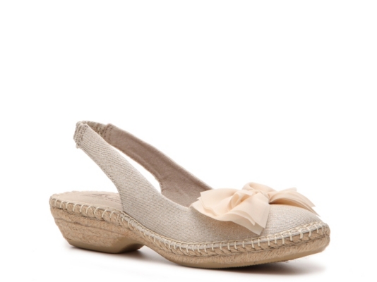 Cliffs by White Mountain Cheerful Sandal