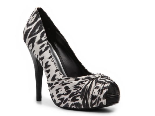 Audrey Brooke Garth Pump