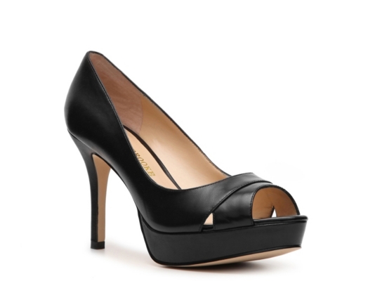 Audrey Brooke Gals Leather Pump