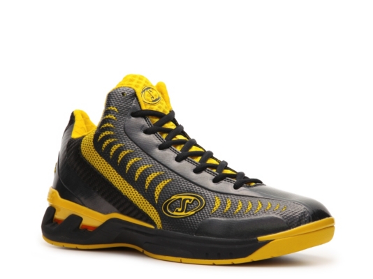 Spalding Threat Basketball Shoe