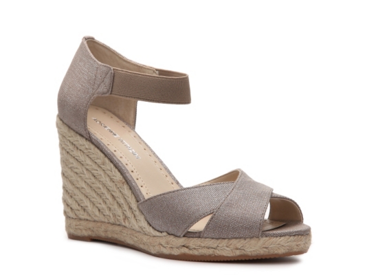 Adrienne Vittadini Vee Wedge Sandal