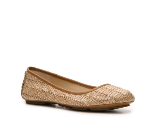 Tahari Queen Flat