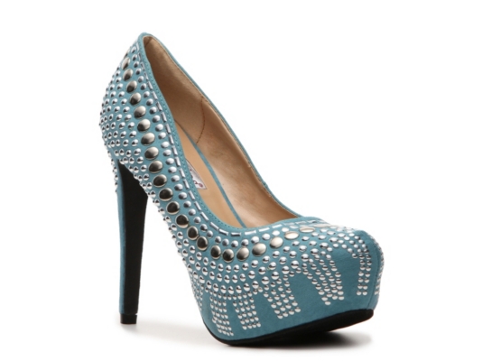 Two Lips Stude Pump