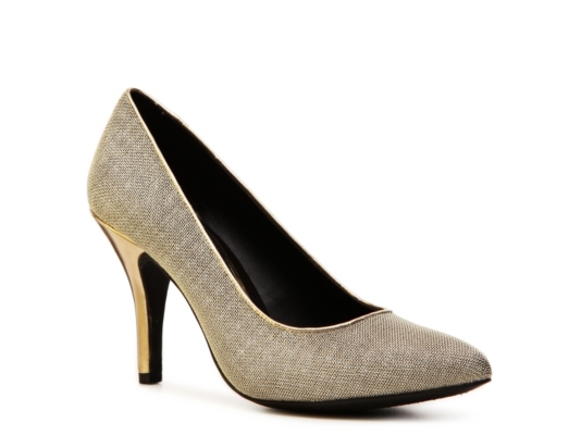 Jessica Simpson Avanya Pump