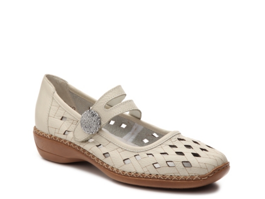 merinda flat stuart weitzman