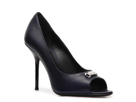 Gucci Leather Nameplate Pump