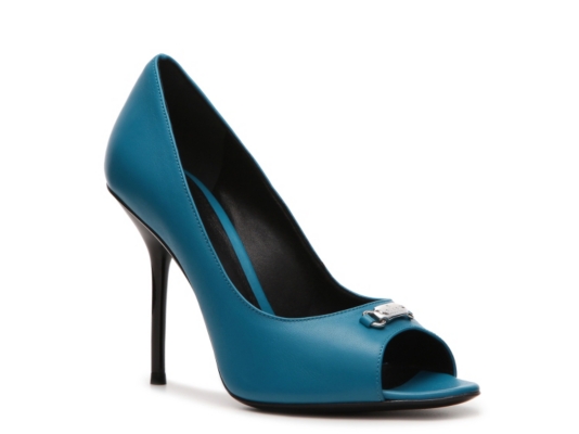 Gucci Leather Nameplate Pump
