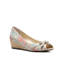 kelly & katie fassi wedge pump