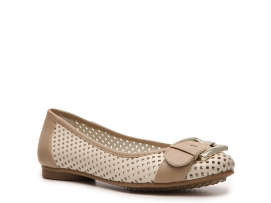 Bandolino Baylee Flat