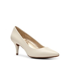 bandolino b flexible pumps