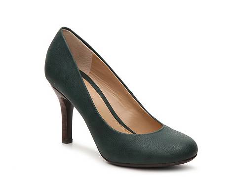 Kelly & Katie Isabel Distressed Pump | DSW