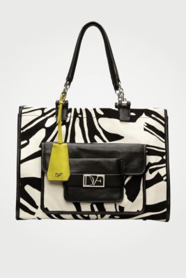 in Animal Leaf Black