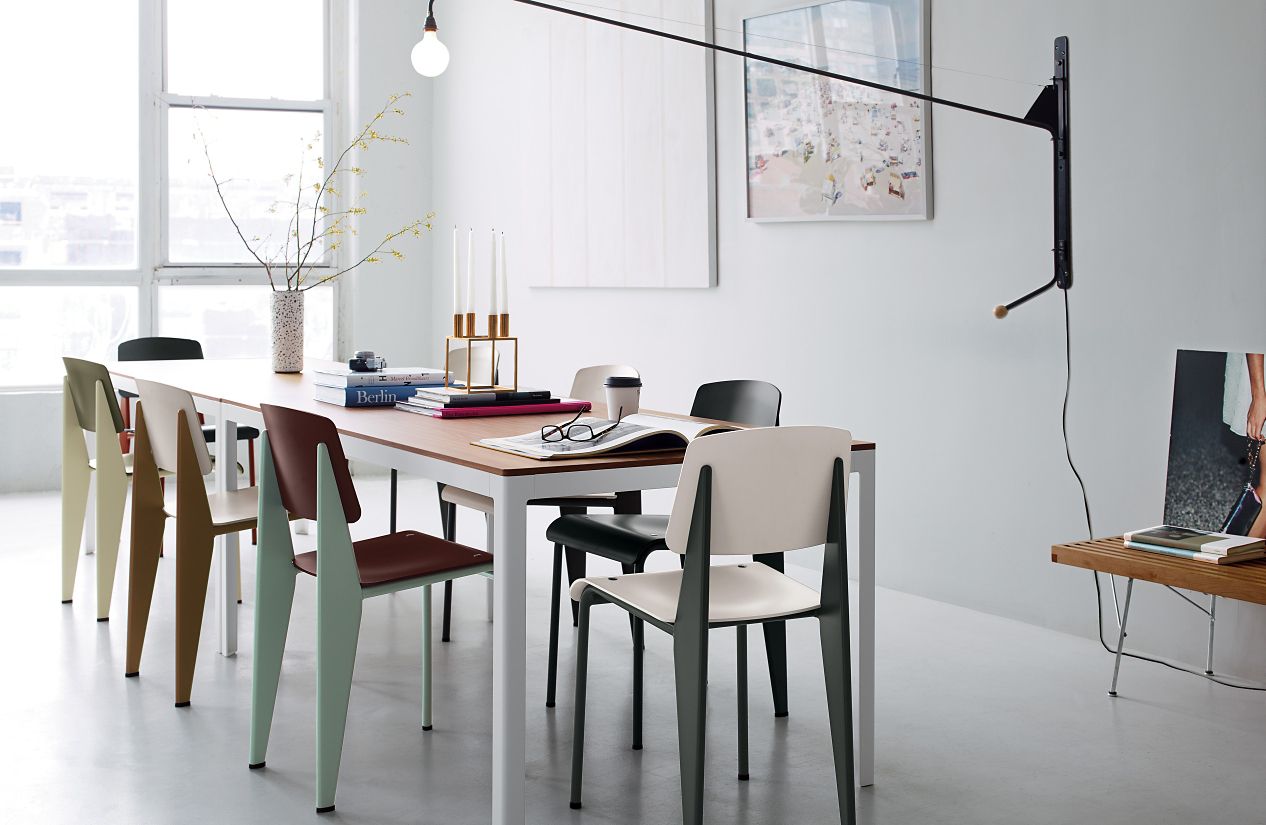 Min Table, Large Design Within Reach