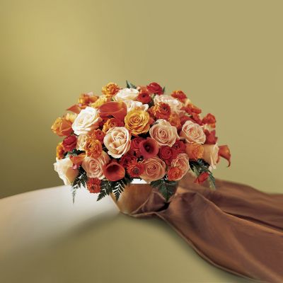 The FTD&reg; Abundant Glory? Rose Arrangement