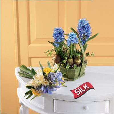 Garden Twilight Silk Hyacinth and Daffodil Accents