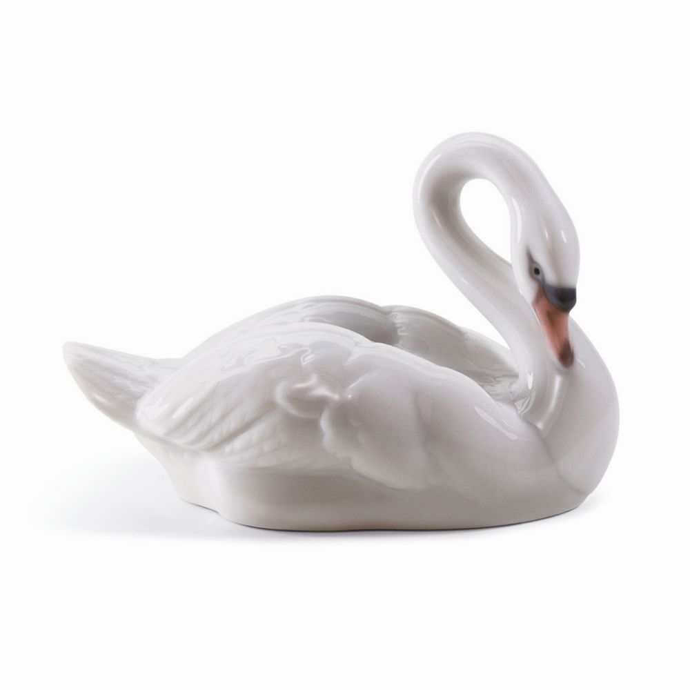 Elegant Swan by Lladro