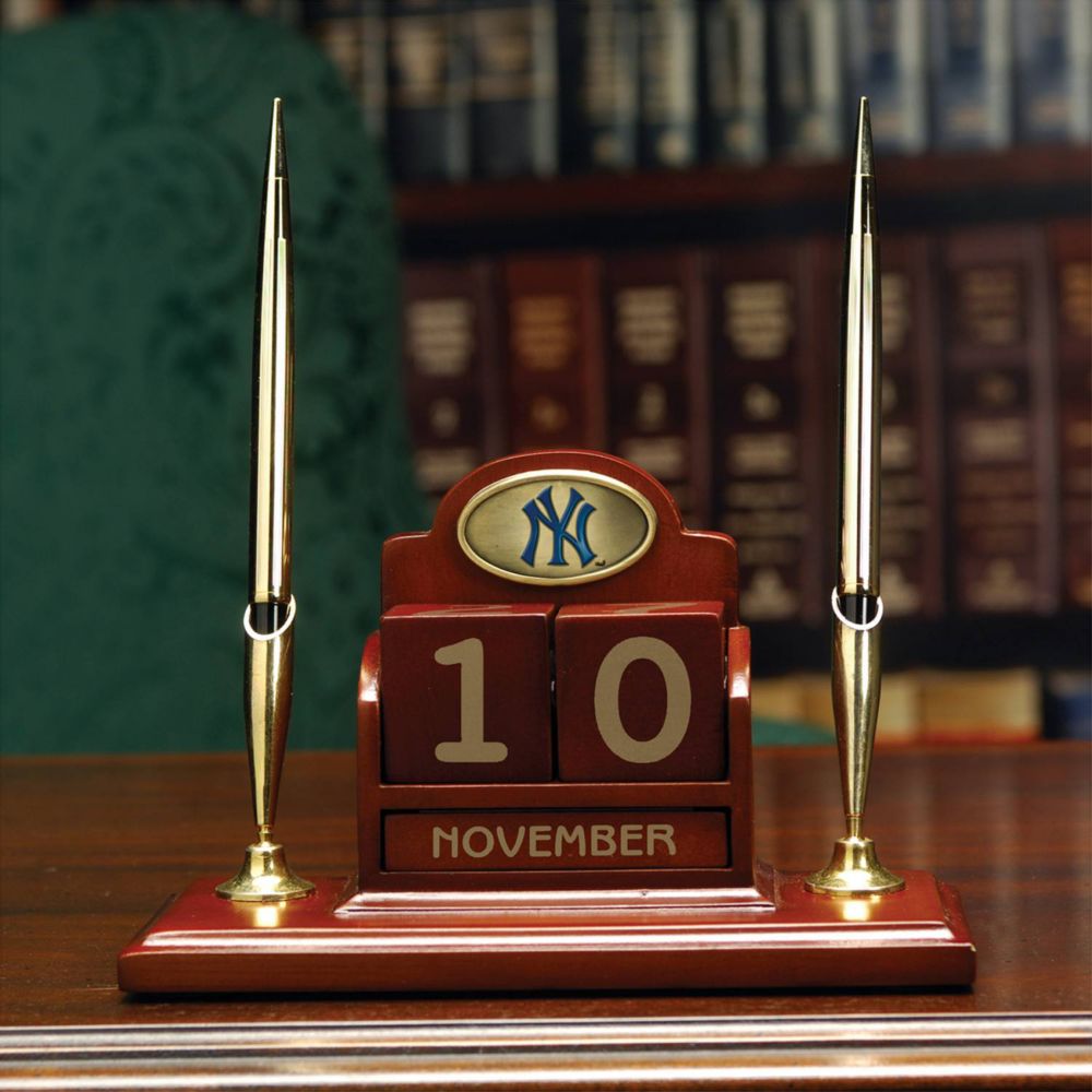 Yankees Calendar and Pen Set