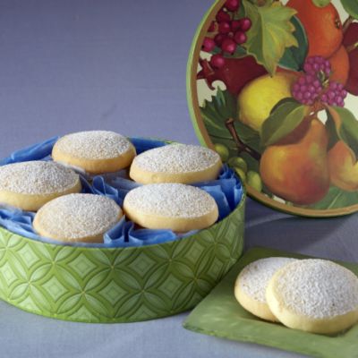 Bountiful Round with Shortbreads Gift