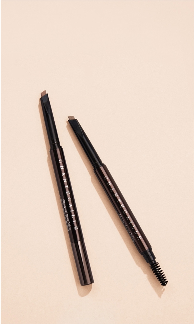 Soft Gaze Give your lashes a painterly touch by applying mascara with a fine-tipped brush instead of a wand. For fuller and feathery brows, brush the hair up and lightly fill in with a pencil. Less vamp, more lush. SHOP NOW